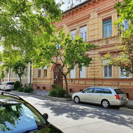 Szandi Belvarosi *