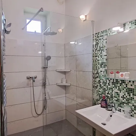 Szandi Belvarosi Apartment *