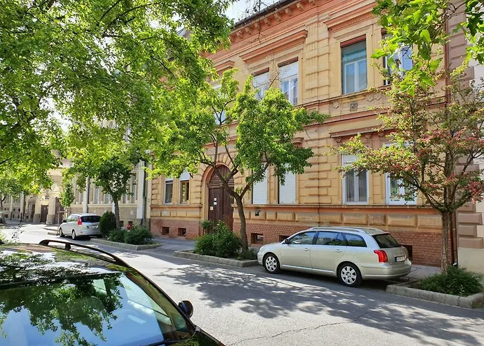 Szandi Belvarosi *